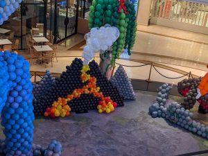 balloons make 'pop art' at chadstone