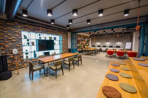 coworking desk space: find the perfect place to get work done