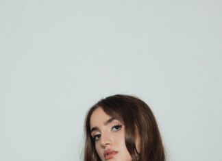Pia Baris Announces Herself With a Confident Pop Debut ‘stardust’